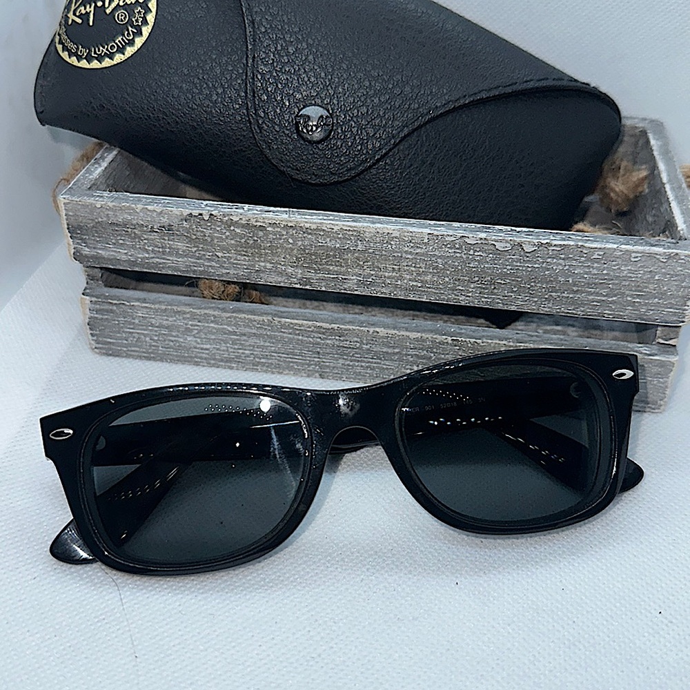 RAY-BAN